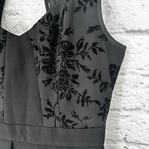 BCBGeneration Black Velvet Floral Keyhole Dress Size 6 - Picture 4 of 8